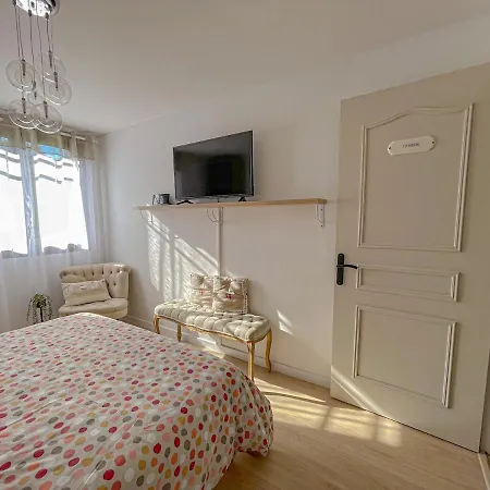 Des Papillons & Brocante Ferienhaus Pouzilhac