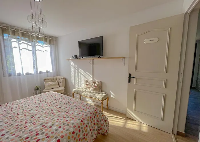 Des Papillons & Brocante Vakantiehuis Pouzilhac